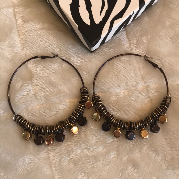 FINAL 💰 Gold Rhinestone Hoop Earrings VEUC - Picture 4 of 4